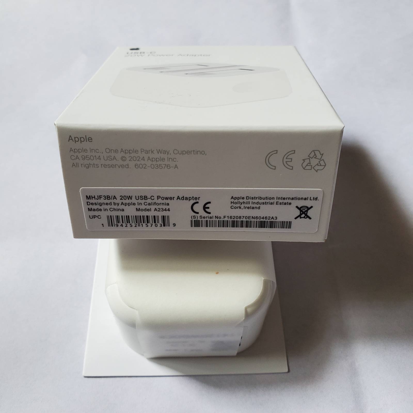 20w_Apple_Adapter_And Box Side View